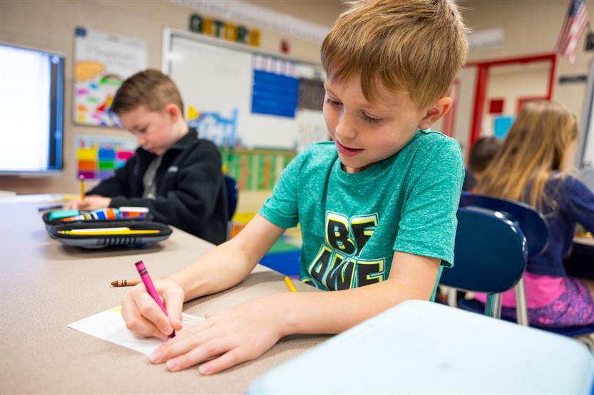 Students create encouraging gifts